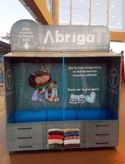 La Paz - At the old railway station there is a place where people can drop off warm clothing for the poor.